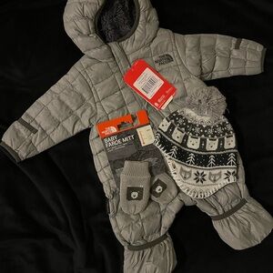 NEW The North Face Infant Snowsuit Bunting BUNDLE with Mitts & Hat